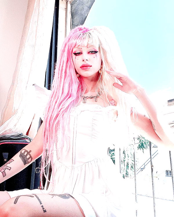 kriiizellda instagram image archive image