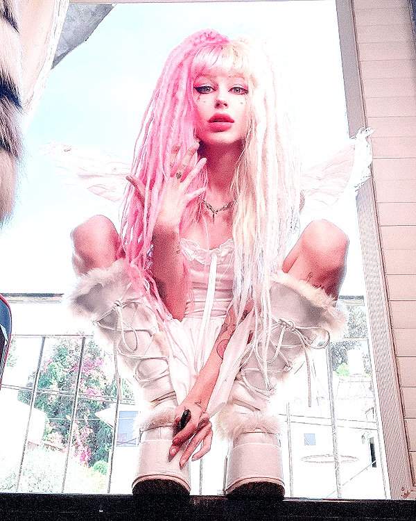 kriiizellda instagram image archive image