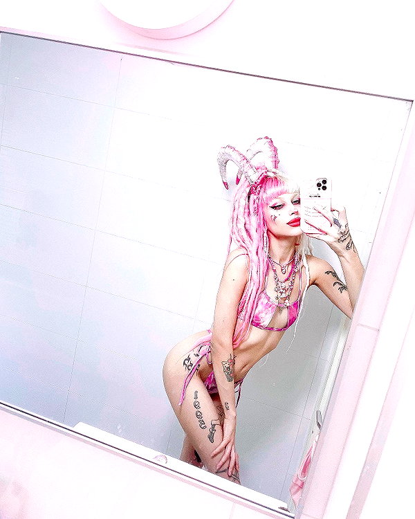 kriiizellda instagram image archive image