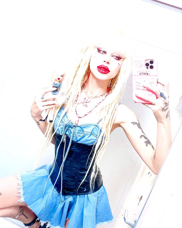 kriiizellda instagram image archive image