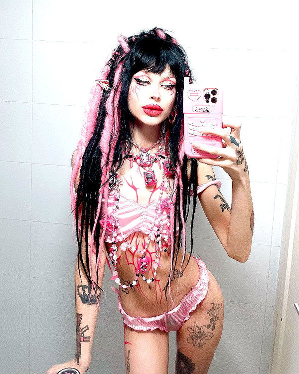 kriiizellda instagram image archive image