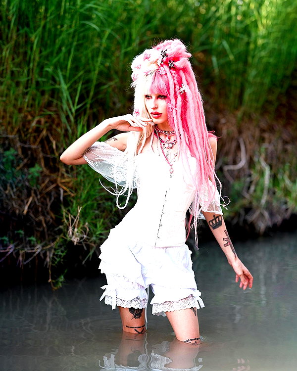 kriiizellda instagram image archive image