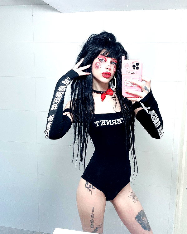 kriiizellda instagram image archive image