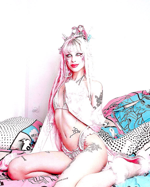 kriiizellda instagram image archive image