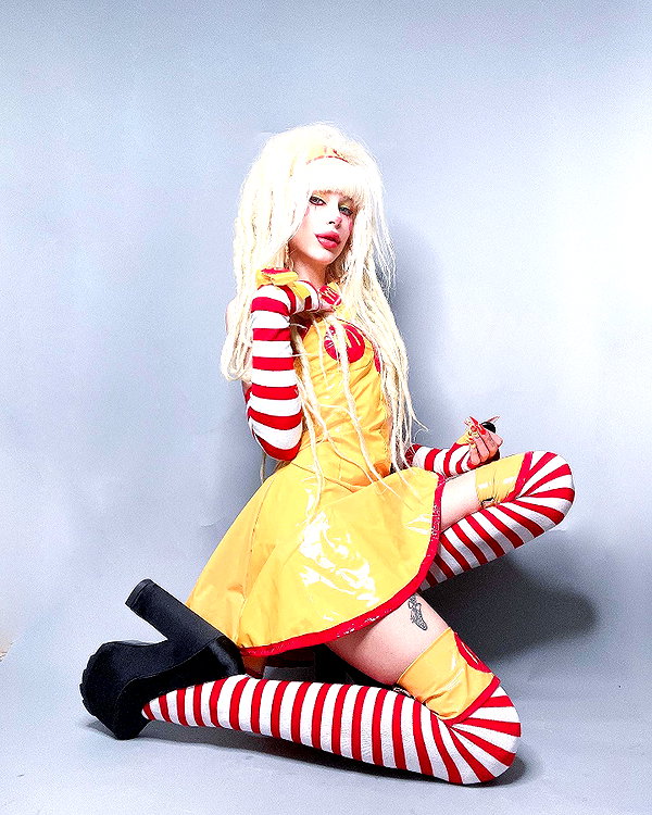 kriiizellda instagram image archive image