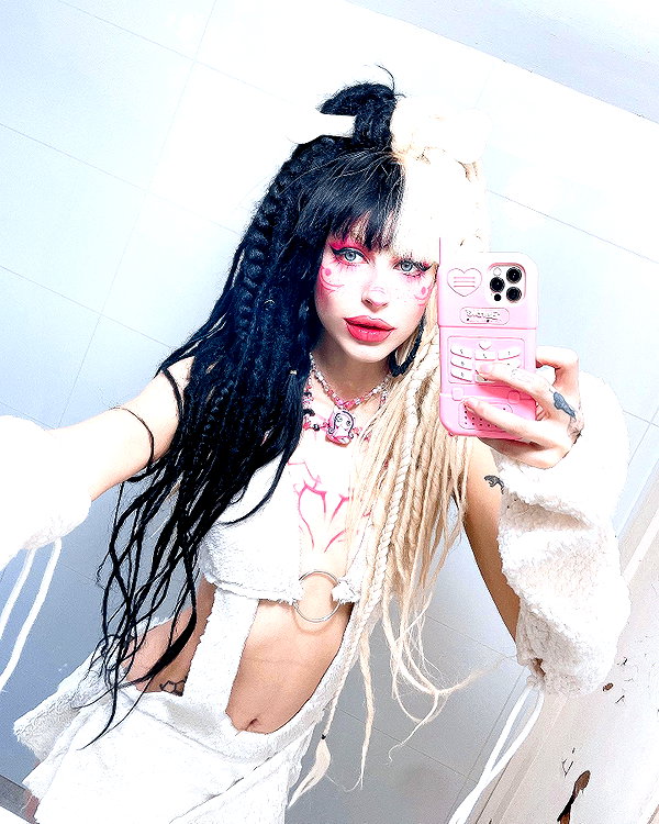 kriiizellda instagram image archive image