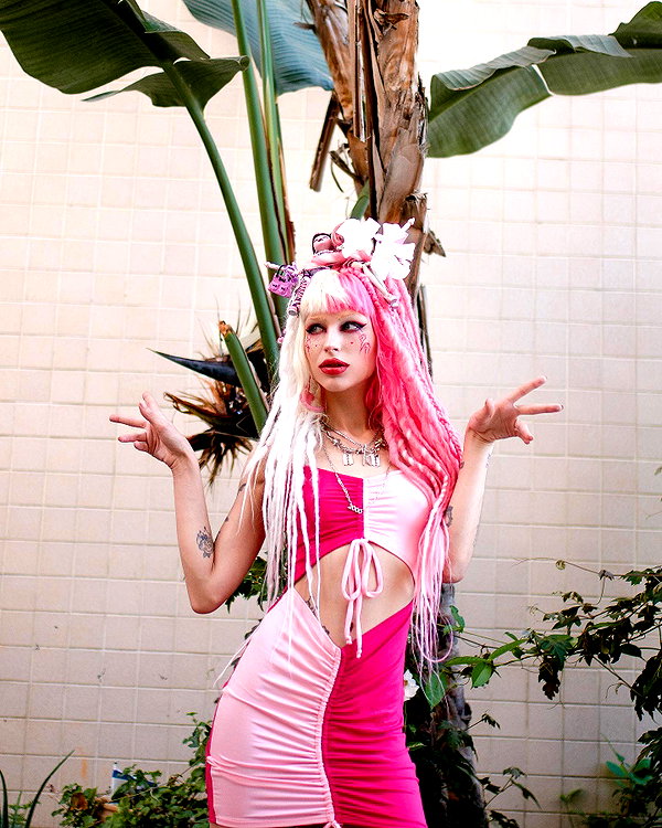 kriiizellda instagram image archive image