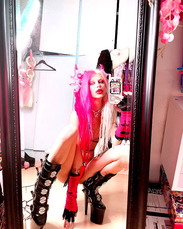 kriiizellda instagram image archive image