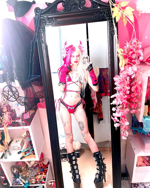 kriiizellda instagram image archive image