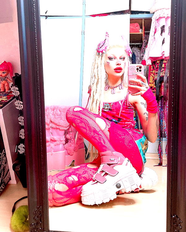 kriiizellda instagram image archive image