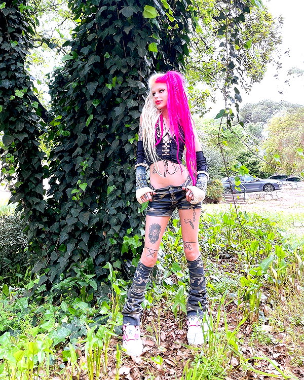 kriiizellda instagram image archive image