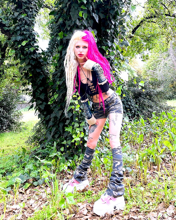 kriiizellda instagram image archive image