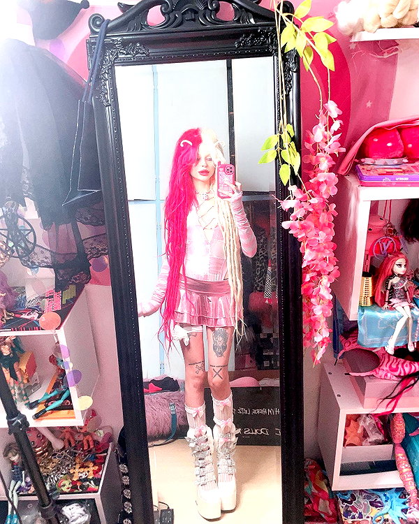 kriiizellda instagram image archive image