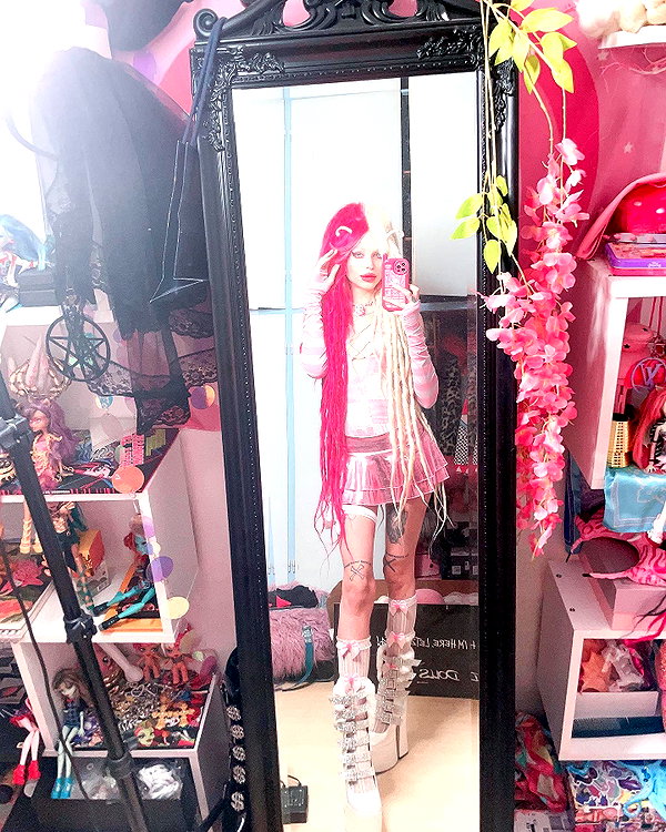 kriiizellda instagram image archive image