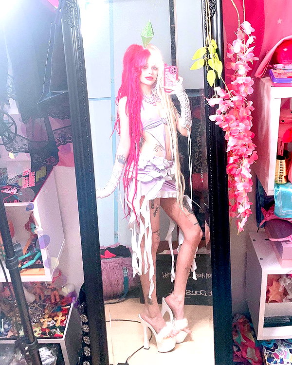 kriiizellda instagram image archive image