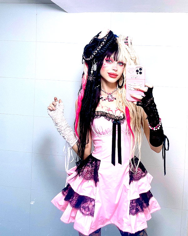 kriiizellda instagram image archive image