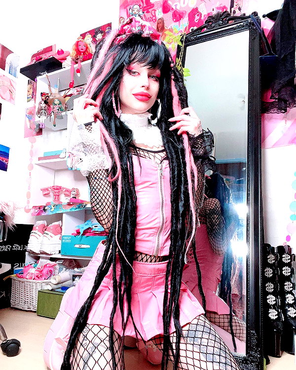 kriiizellda instagram image archive image