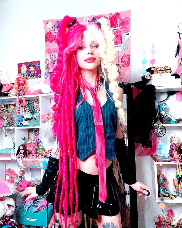 kriiizellda instagram image archive image