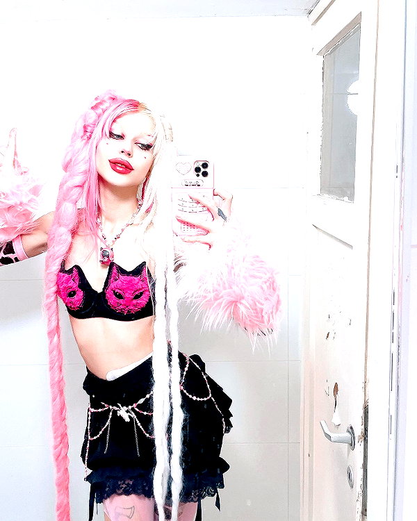 kriiizellda instagram image archive image