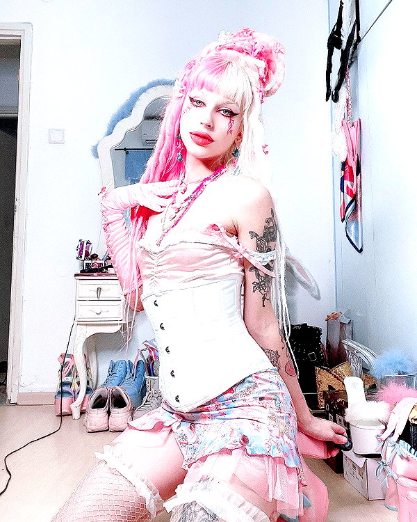 kriiizellda instagram image archive image