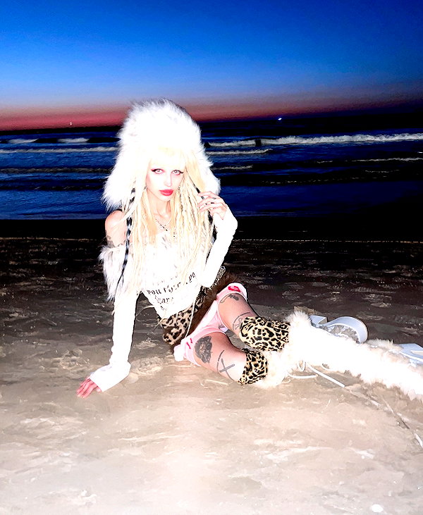 kriiizellda instagram image archive image