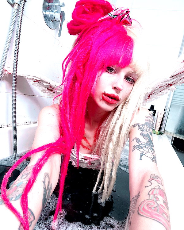 kriiizellda instagram image archive image