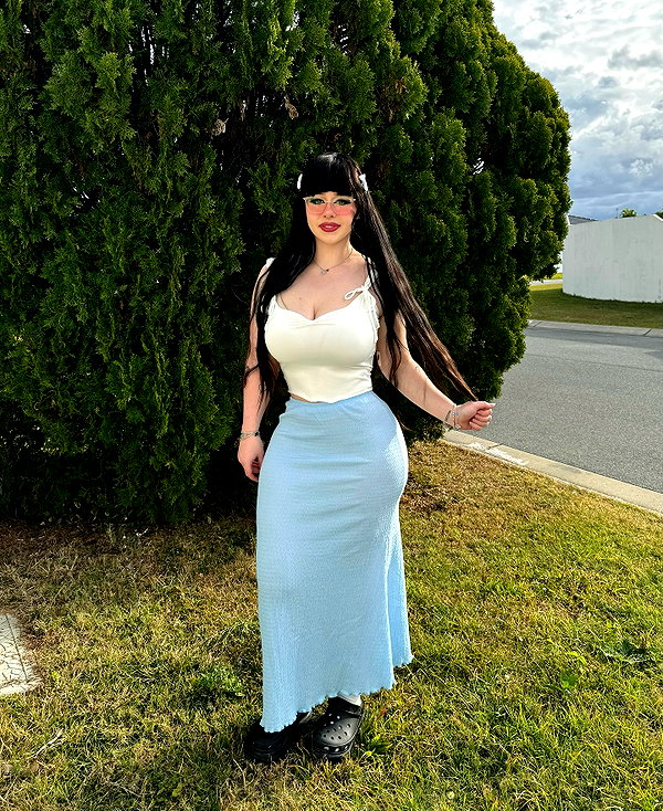 lara.roseb instagram image archive image