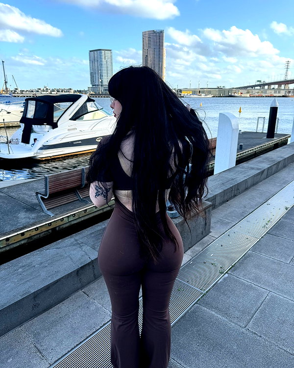 lara.roseb instagram image archive image