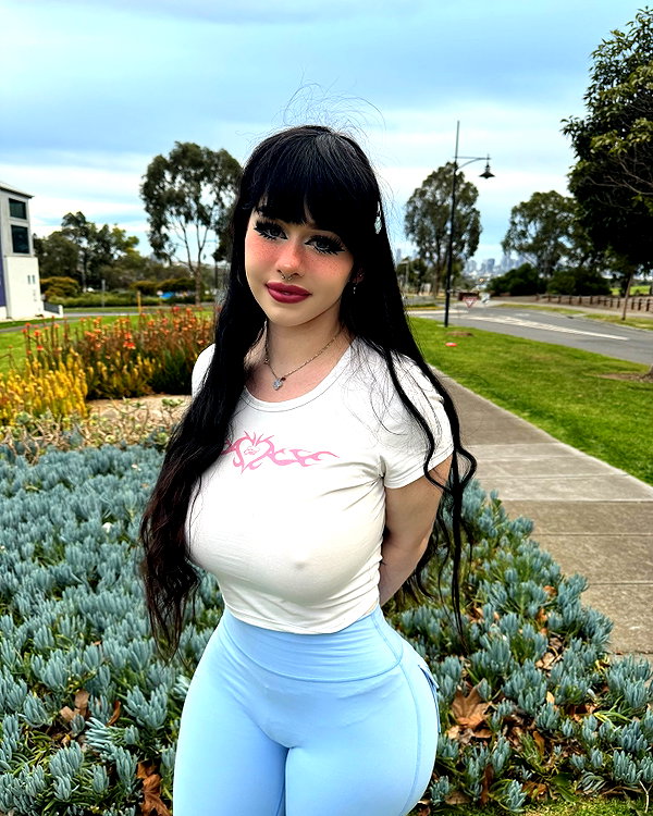 lara.roseb instagram image archive image