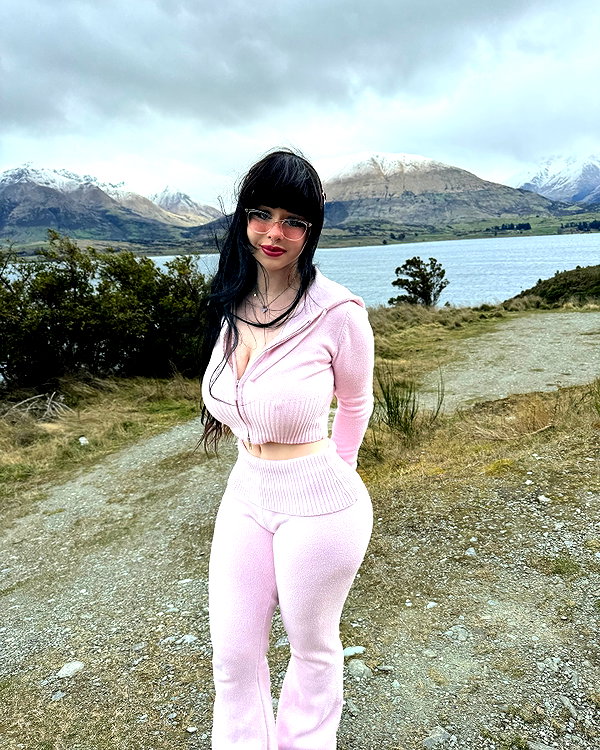 lara.roseb instagram image archive image