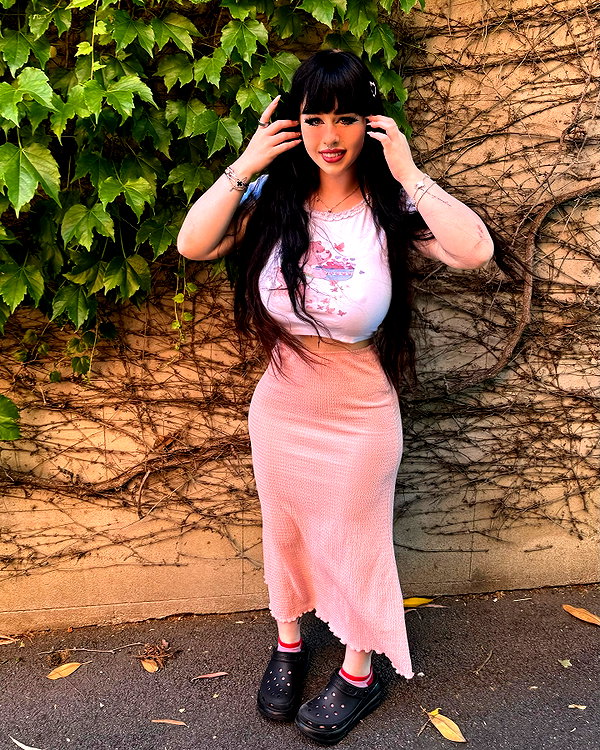 lara.roseb instagram image archive image