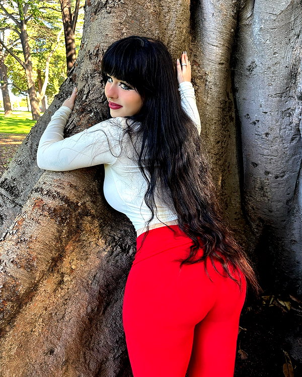 lara.roseb instagram image archive image