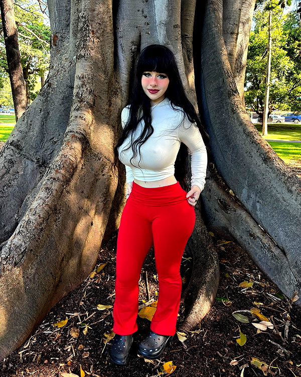 lara.roseb instagram image archive image