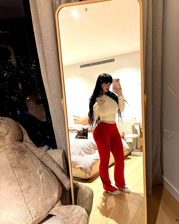 lara.roseb instagram image archive image