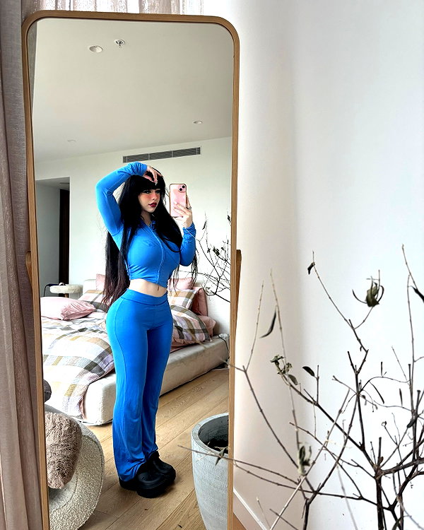 lara.roseb instagram image archive image