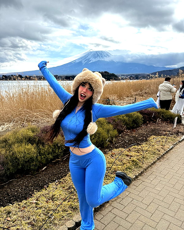 lara.roseb instagram image archive image