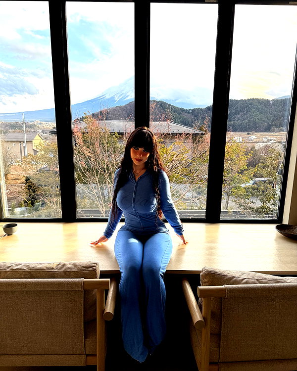 lara.roseb instagram image archive image