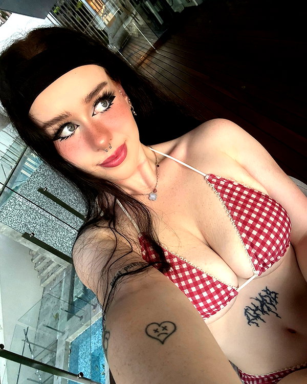 lara.roseb instagram image archive image
