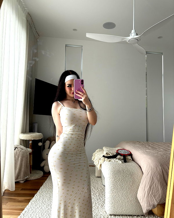 lara.roseb instagram image archive image