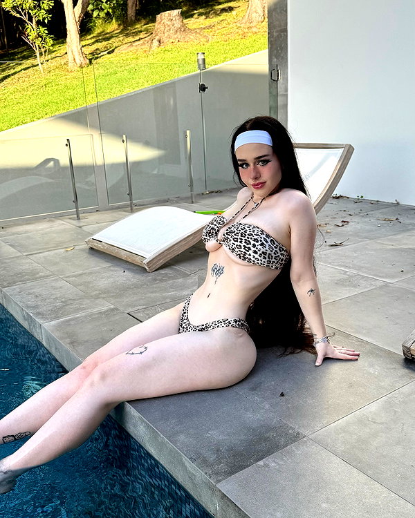 lara.roseb instagram image archive image