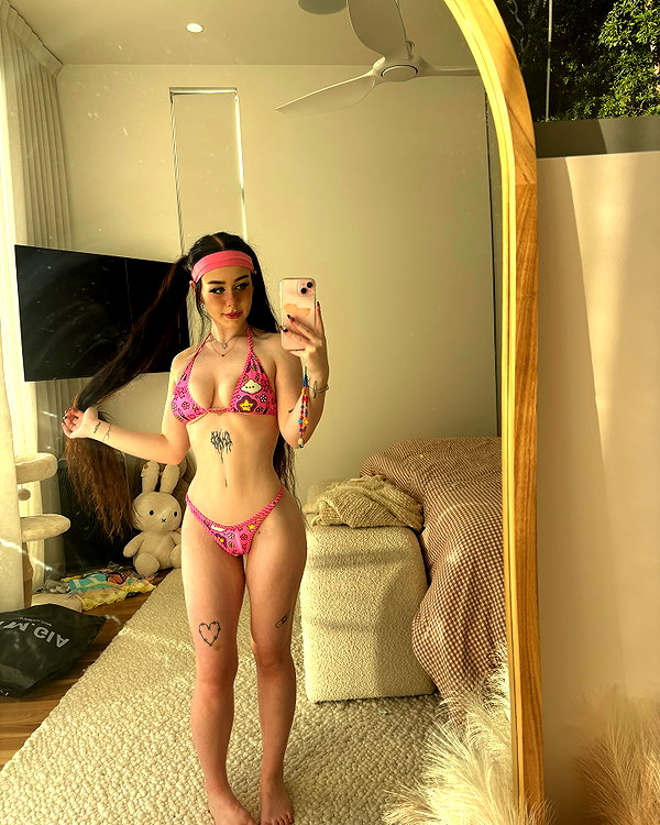 lara.roseb instagram image archive image