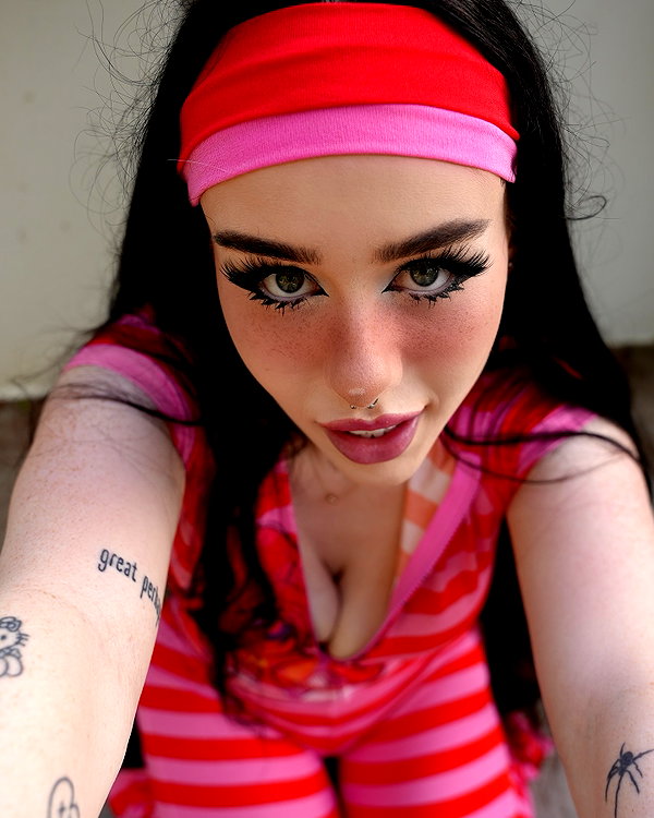 lara.roseb instagram image archive image