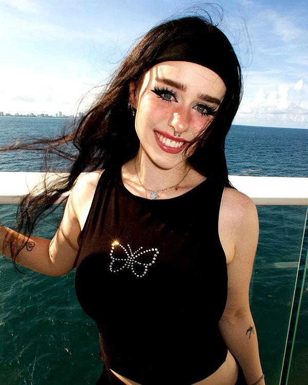 lara.roseb instagram image archive image