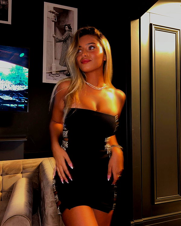 larin_manor10 instagram image archive image