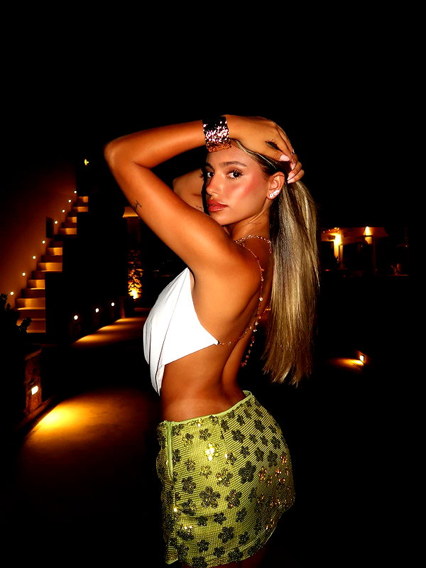 larin_manor10 instagram image archive image
