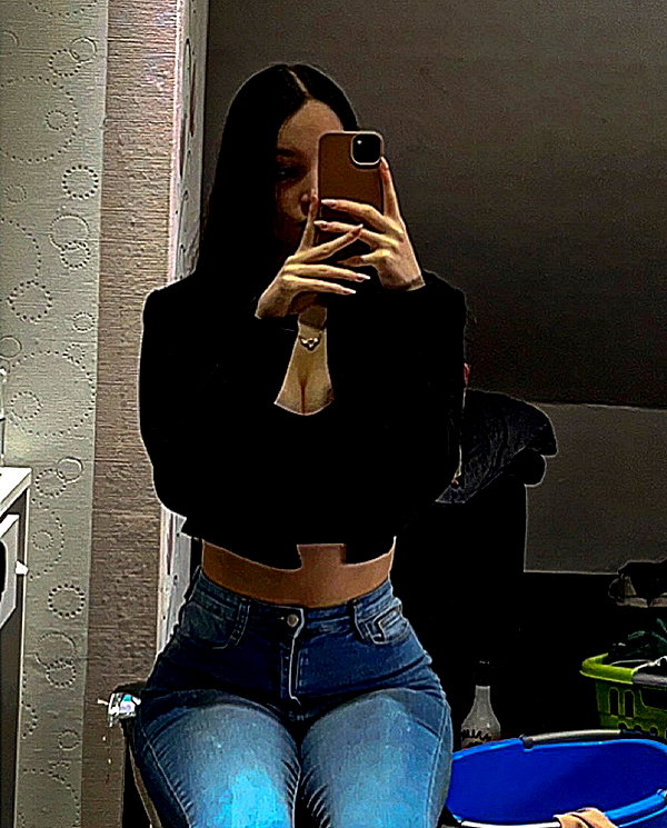 lea_61119 instagram image archive image
