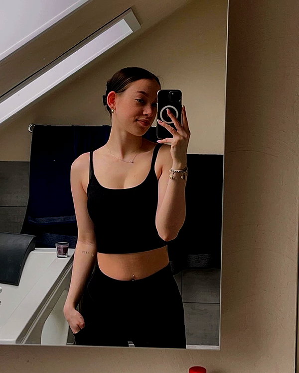 lea_61119 instagram image archive image