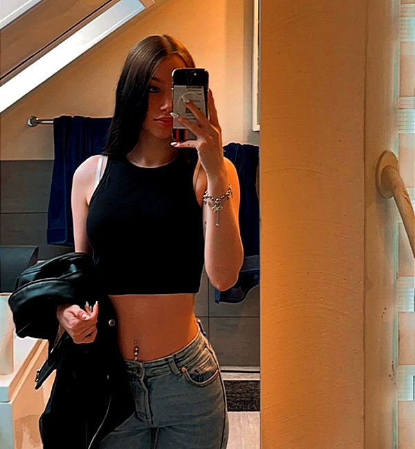 lea_61119 instagram image archive image