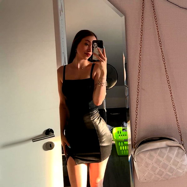 lea_61119 instagram image archive image