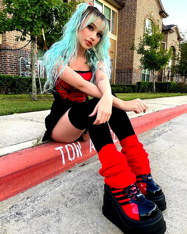 lena_kitsune instagram image archive image